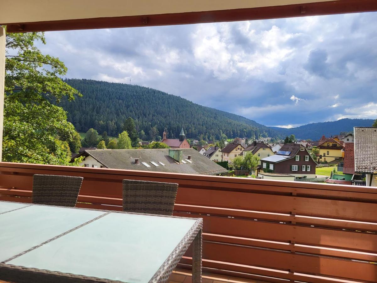Schwarzwaldsuite Mit Panorama Waldblick Enzklösterle エクステリア 写真