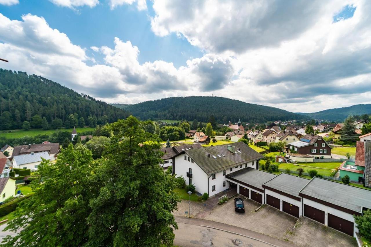 Schwarzwaldsuite Mit Panorama Waldblick Enzklösterle エクステリア 写真
